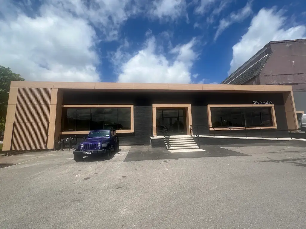 Private Wellness Facility – PanelPlate Standard roof edge