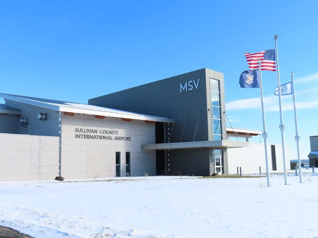 Sullivan County International Airport – PanelPlate Mini & Standard roof edge
