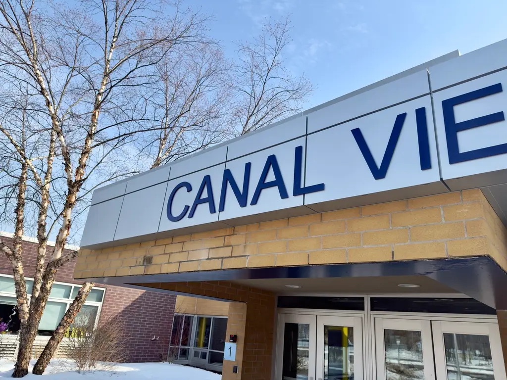 Spencerport CSD – Canal View Elementary – PanelPlate Mini roof edge