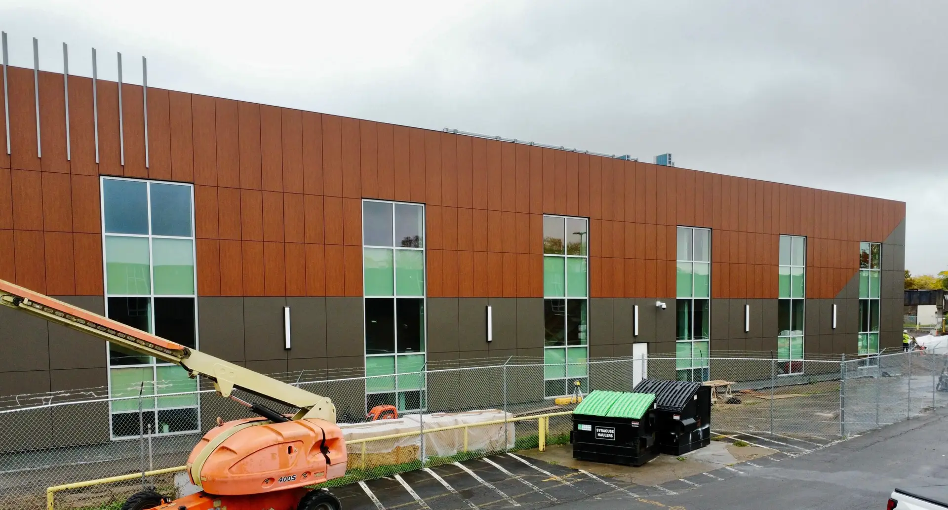 SUNY Morrisville – Syracuse Satellite – PanelPlate Standard roof edge