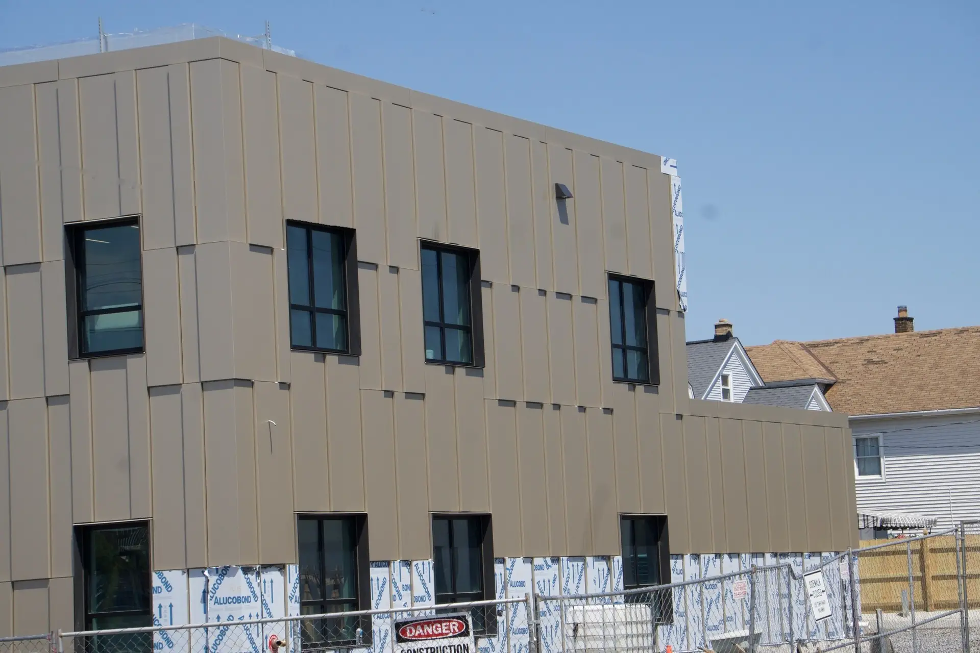 Kenmore Police – ACM wall panels with PanelPlate Mini roof edge